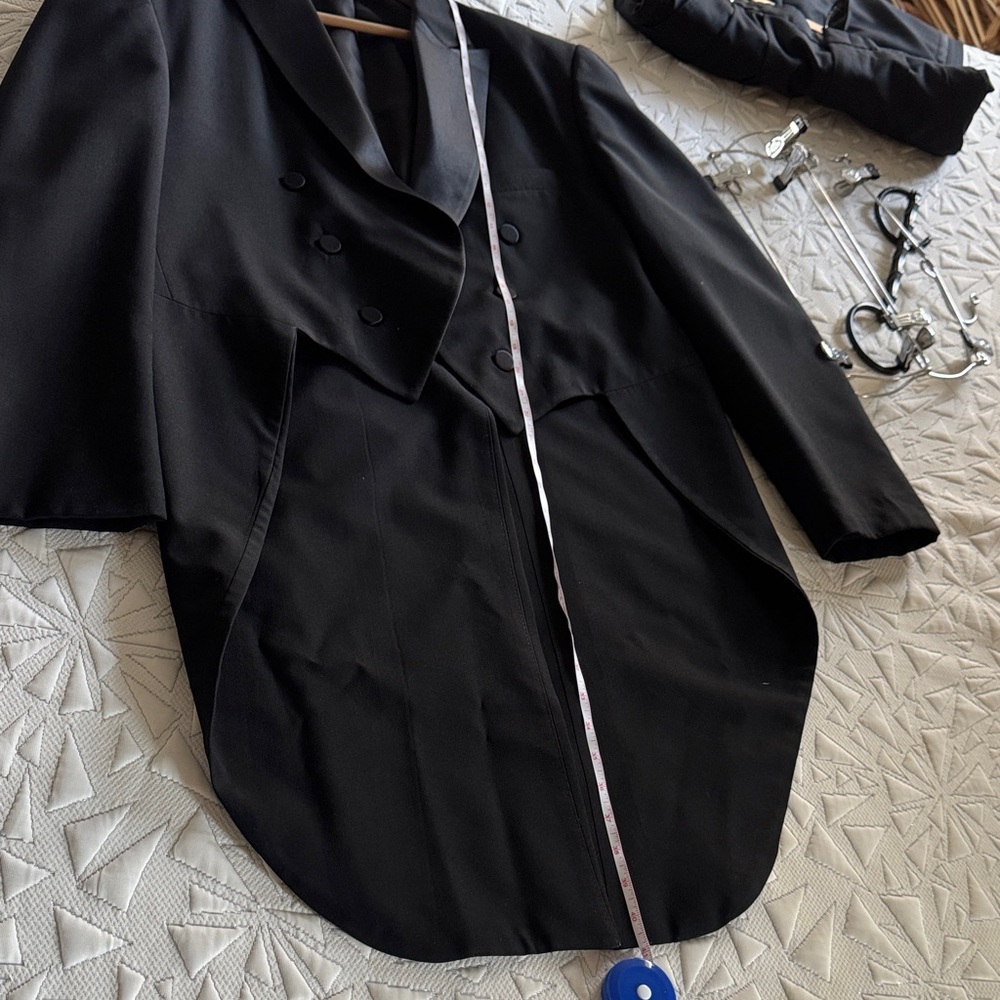 Classic Black Tailcoat Tuxedo Suit - Picture 12 of 16